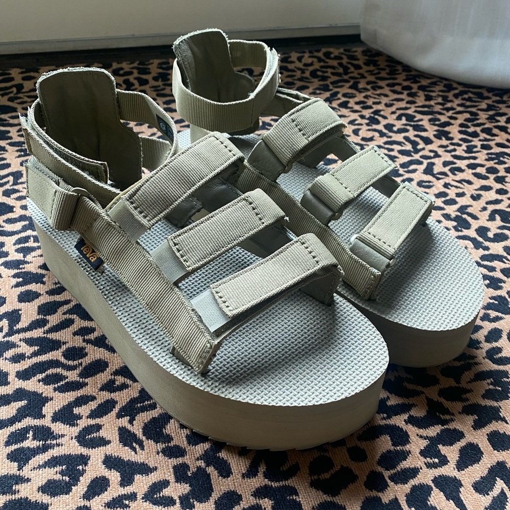 Teva Flatform Mevia Platform Sandals Womens Size 9